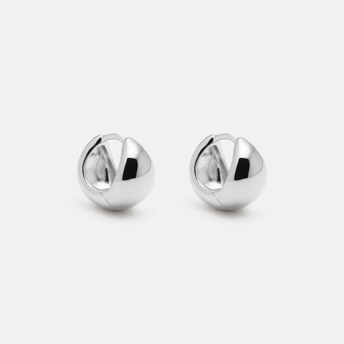 Najo La Muse Huggie Earrings - Silver