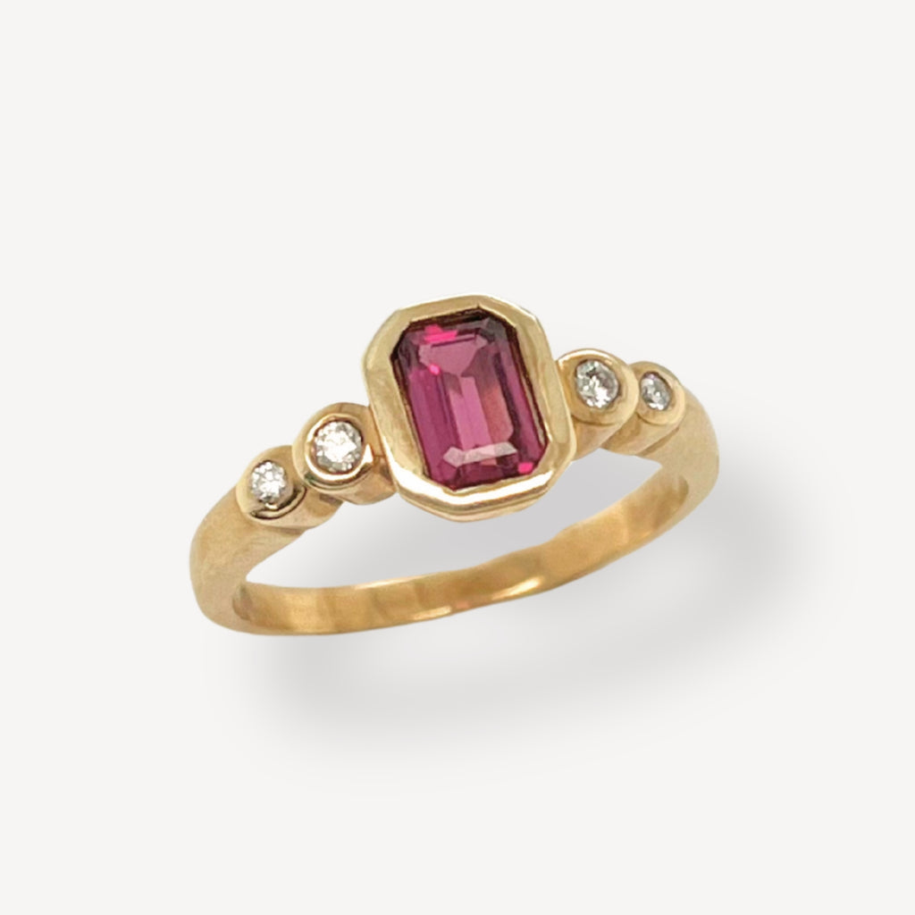 9ct Baguette Garnet and Diamond Ring